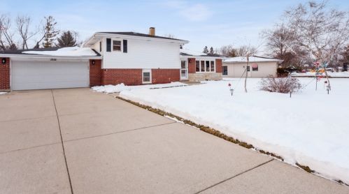 1026 Cuyahoga Dr, Hanover Park, IL 60103-5675