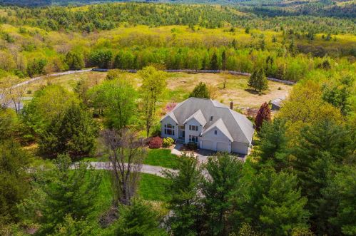 54 Chestnut Hill Rd, Amherst, NH 03031-1503