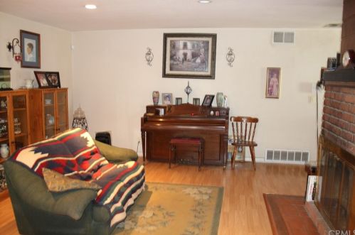 822 Avenue, Lancaster, CA