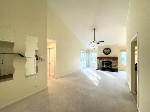 76 Country Club Dr, Wheeling, IL 60070-3490