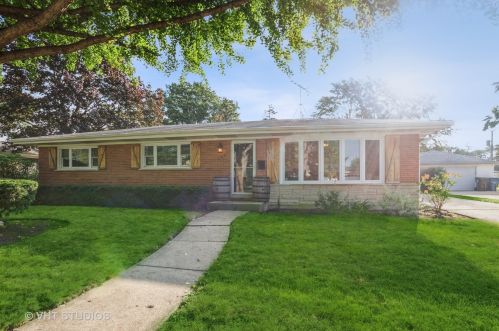 403 Deborah Ln, Mount Prospect, IL 60056-2821