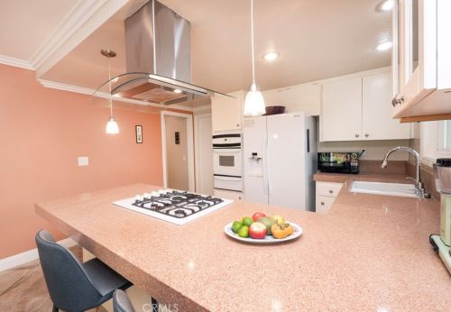 3975 Beechwood Pl, Riverside CA  92506-1160 exterior