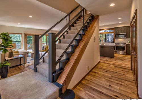 12275 Stockholm Way, Truckee CA  96161-6945 exterior