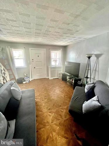 4418 Hurley St, Philadelphia, PA 19120-4527