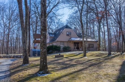 909 Twin Oaks Rd, Fredon, NJ 07860-4101
