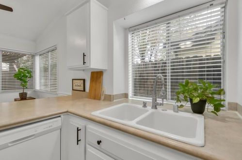 8616 Diamond Crest Ct, Elk Grove CA  95624-2848 exterior