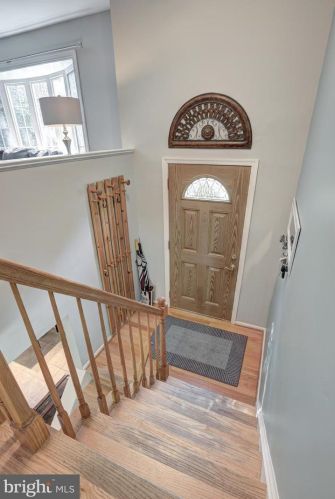 9518 Blackburn Dr, Springfield, VA 22015-1713
