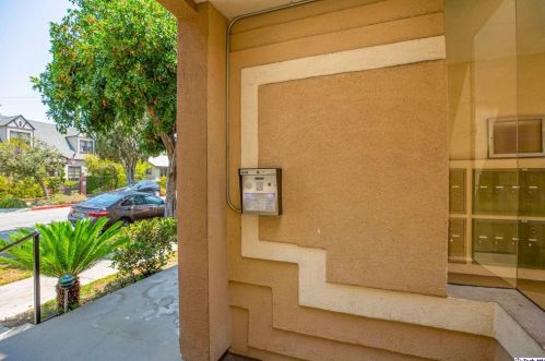500 Lexington Dr, Glendale CA  91203-3018 exterior
