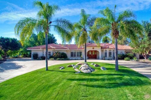 688 Rolling Hl Rd, Vista CA  92081-7513 exterior