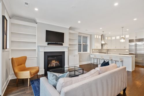 2038 Burling St, Chicago, IL 60614-4412