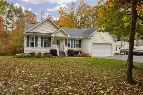 166 Robbie Rd, Bumpass, VA 23024-4731