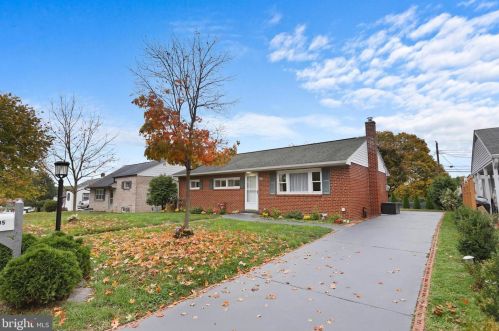 5205 Crestwood Dr, Harrisburg, PA 17109-5559