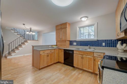 7136 Game Lord Dr, Springfield VA  22153-1318 exterior