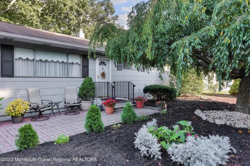 22 Western Dr, Wall Township, NJ 07731-2738