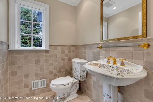 23 Oxford Dr, Tinton Falls NJ 07712-3265 exterior