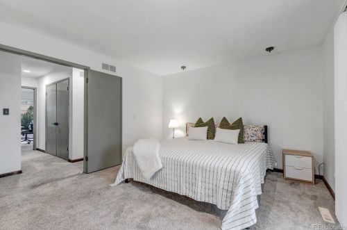 8022 Hinsdale Pl, Englewood CO  80112-1829 exterior