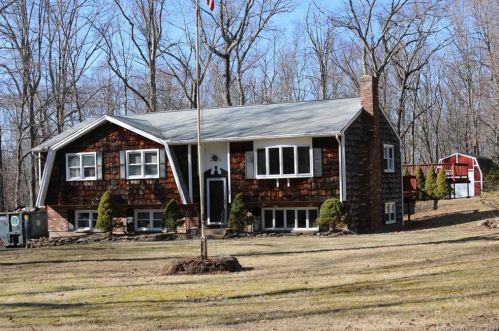 28 Quiet Woods Rd, East Hampton, CT 06424-1811
