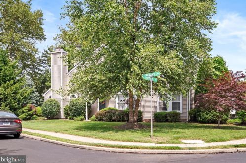 2907 Potters Pl, Southampton, PA 18966-5528