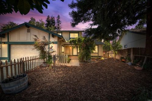 121 Quail Ct, Vacaville, CA 95687-3330
