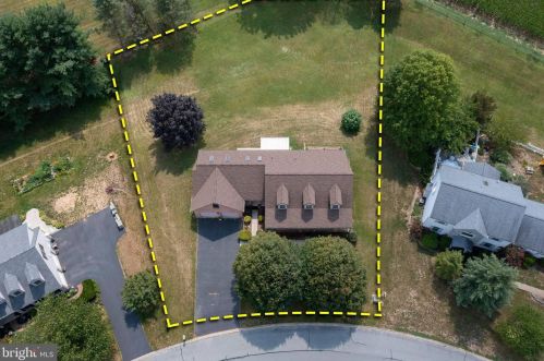 2616 Standardbred Dr, Lancaster PA  17603-4161 exterior