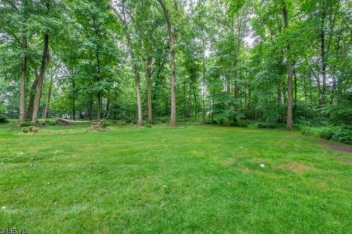 4 Elshaer Ct, Dover NJ  07869-1923 exterior