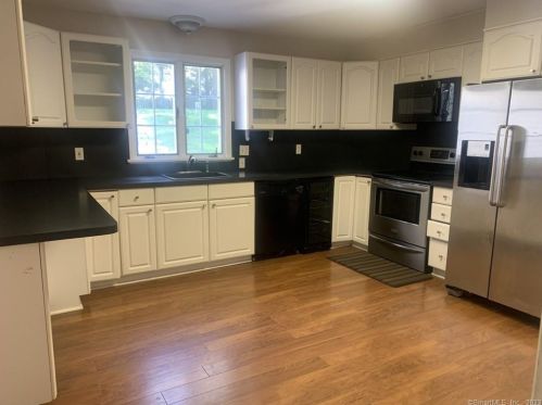18 Grey Hollow Rd, Norwalk, CT 06850-1305