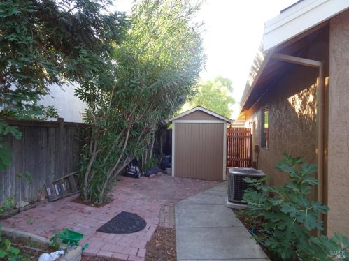 195 Bighorn Ct, Vacaville CA  95687-3438 exterior