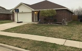 1645 Queens Brook Ln, Fort Worth TX  76140-5754 exterior