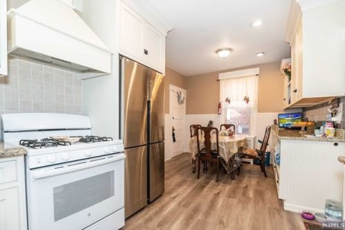 16 Franklin Ave, Nutley, NJ 07110-3223
