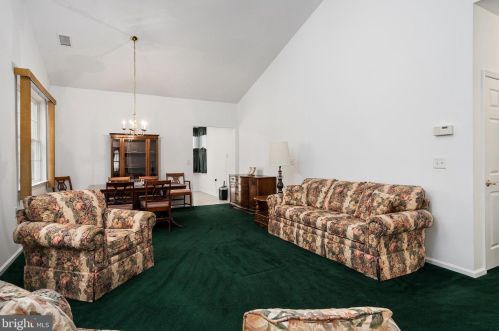 117 Meadowlark Dr, Trenton NJ  08690-3547 exterior