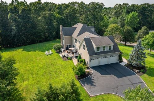 5 Clydesdale Ct, Upper Stepney CT  06468-1368 exterior