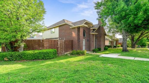 1421 Homestead Ln, Carrollton TX  75007-2952 exterior