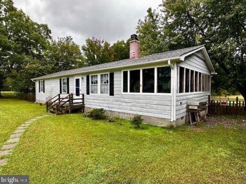 48 Essex Pl, Montross, VA 22520-4028