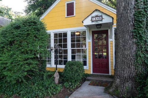 1549 Brewer Blvd, Atlanta, GA 30310-4621