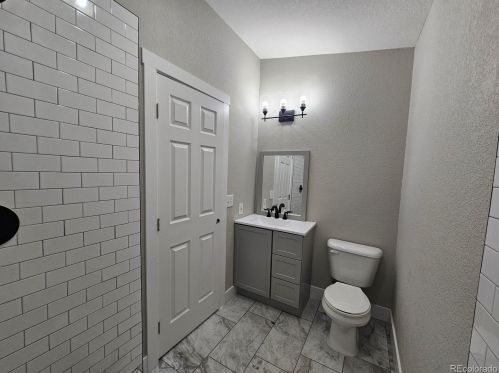215 Valdai St, Denver CO  80603-5770 exterior