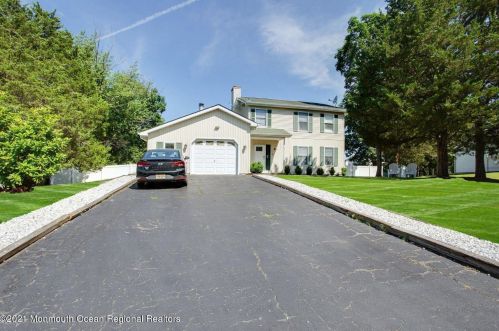 28 Hemlock Hill Rd, Jackson Twp, NJ 08527-1745