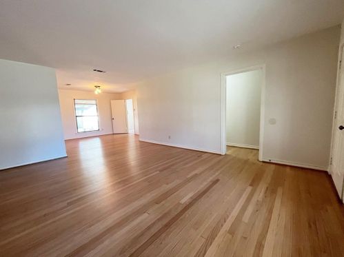 9414 Forest Hills Blvd, Dallas TX  75218 exterior