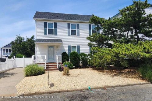 101 Princeton Ave, Lavallette, NJ 08735-2637