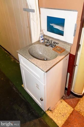 2013 Glen Ross Rd, Silver Spring MD 20910-2125 exterior