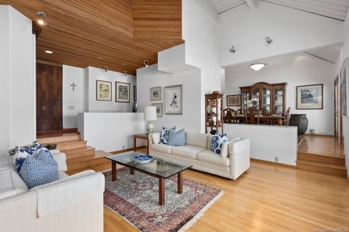 106 Lumahai St, Honolulu HI  96825-2104 exterior