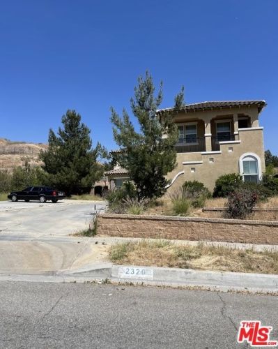 2320 Crystal Ridge Ln, Colton, CA 92324-9226