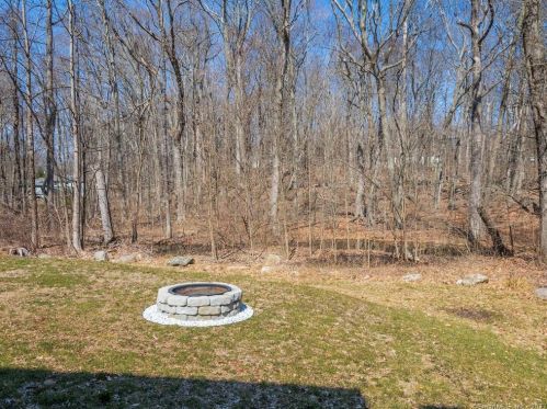 26 Snowberry Ln, Wilton CT  06897-1130 exterior