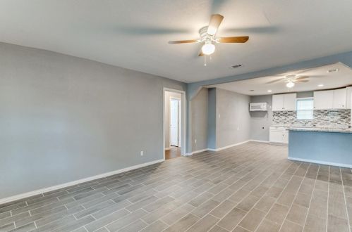 2504 Donalee St, Fort Worth TX  76105-4911 exterior