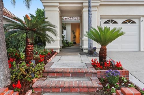 1011 Calle Azul, Glendale CA  91208-3010 exterior