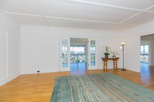 2021 Kakela Dr, Honolulu HI  96822-2158 exterior