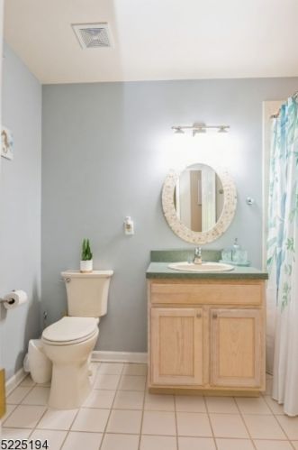 121 Forest Dr, Piscataway NJ  08854-2273 exterior