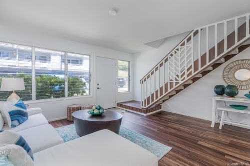 1126 Wainiha St, Honolulu, HI 96825-2667