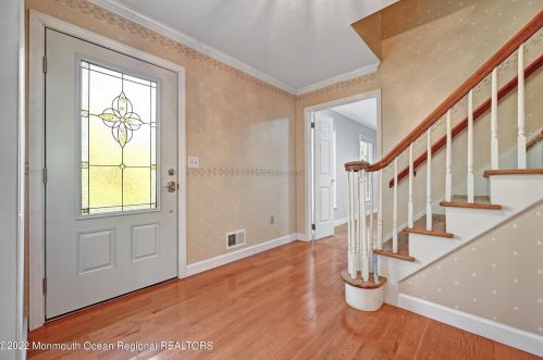 12 Mabern Dr, Holmdel Village, NJ 07733-1734
