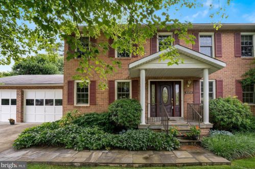 6654 Old Blacksmith Dr, Springfield VA  22015-4137 exterior