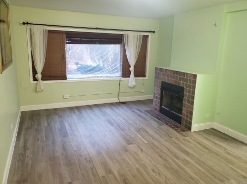 7515 Damen Ave, Chicago, IL 60645-2148